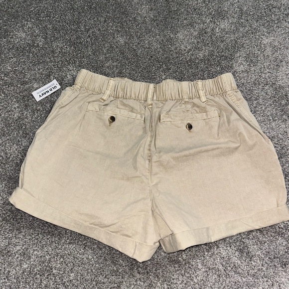 Old Navy Women's Beige Cargo Shorts - Picture 2 of 4